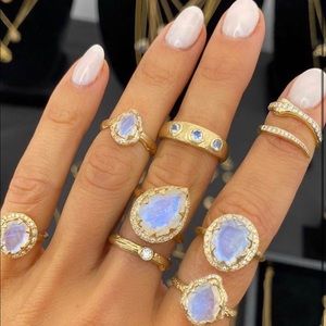 Logan Hollowell Tres hermanas ring set ( top)
